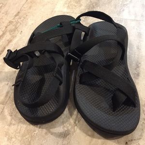 NWOT never worn Chacos men’s 7/chaco sandals black